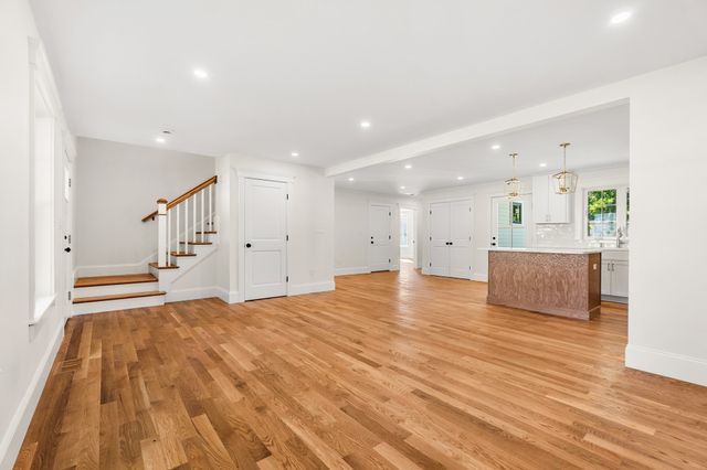 10 Harvey Park, Lynnfield, MA 01940