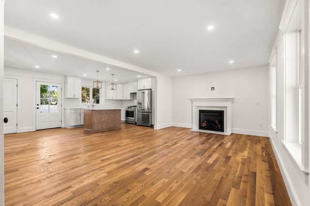 10 Harvey Park, Lynnfield, MA 01940