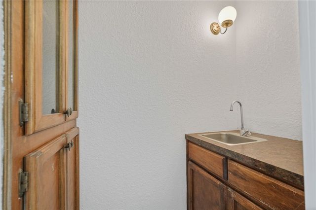 5721 Cresthaven Dr, Corpus Christi, TX 78415