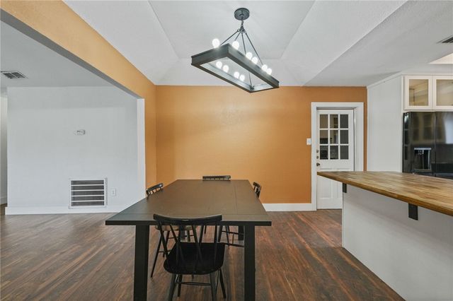 5721 Cresthaven Dr, Corpus Christi, TX 78415