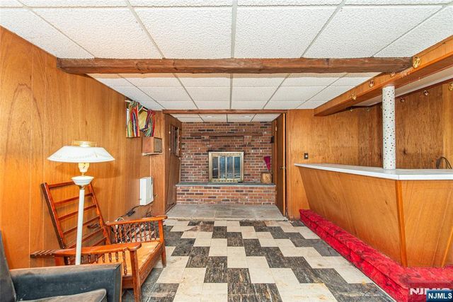 17 Danna Way, Saddle Brook, NJ 07663