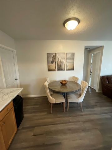 307 N 9th Avenue W, Newton, IA 50208