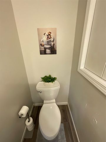 307 N 9th Avenue W, Newton, IA 50208