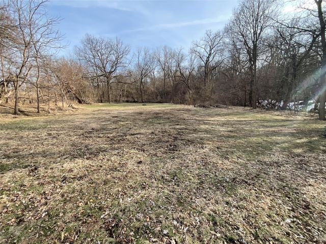 307 N 9th Avenue W, Newton, IA 50208