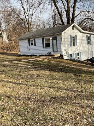 307 N 9th Avenue W, Newton, IA 50208