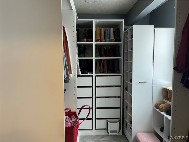 350 Bramblewood Lane, Amherst, NY 14051