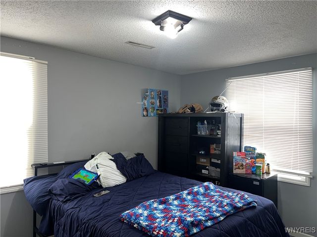 350 Bramblewood Lane, Amherst, NY 14051