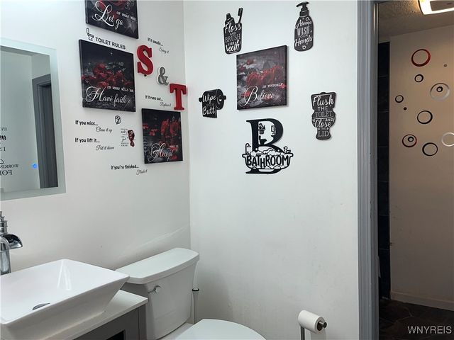 350 Bramblewood Lane, Amherst, NY 14051