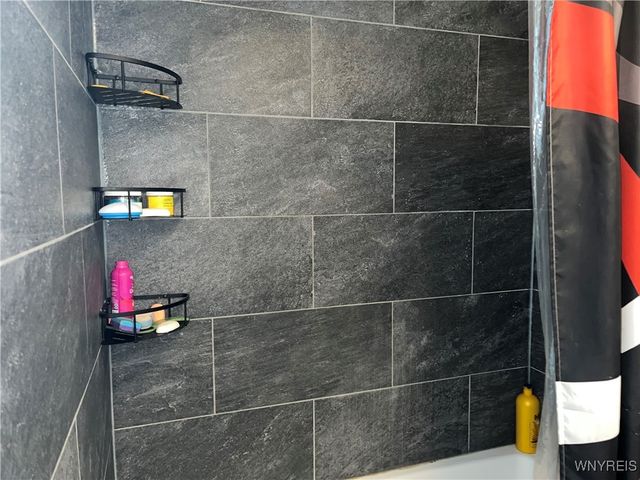 350 Bramblewood Lane, Amherst, NY 14051