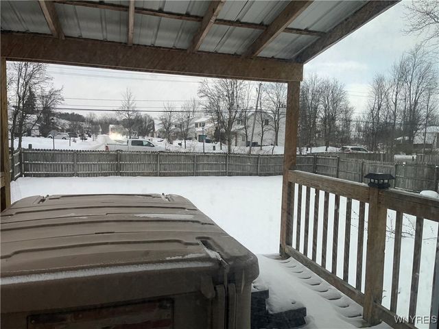 350 Bramblewood Lane, Amherst, NY 14051