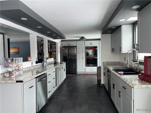 350 Bramblewood Lane, Amherst, NY 14051