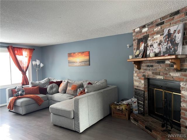 350 Bramblewood Lane, Amherst, NY 14051