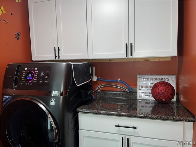 350 Bramblewood Lane, Amherst, NY 14051