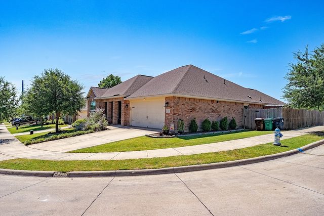 2416 Fall Leaf Court, Denton, TX 76209