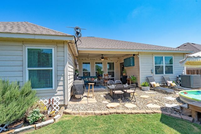 2416 Fall Leaf Court, Denton, TX 76209