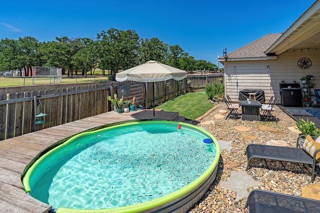 2416 Fall Leaf Court, Denton, TX 76209