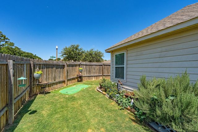 2416 Fall Leaf Court, Denton, TX 76209