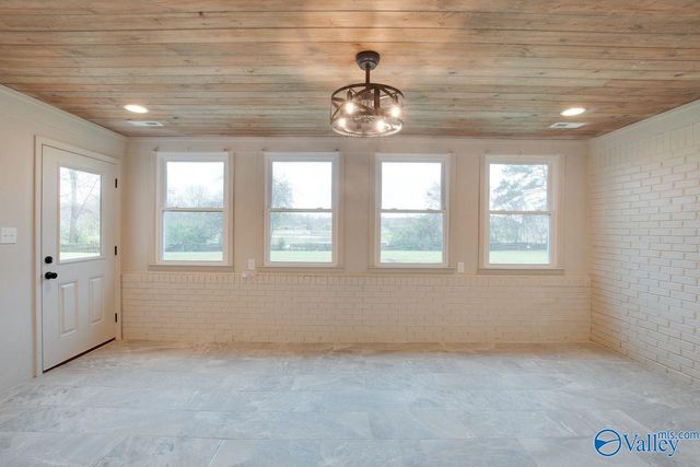 2042 Rosebury Lane SW, Huntsville, AL 35803