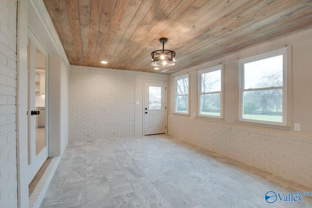 2042 Rosebury Lane SW, Huntsville, AL 35803