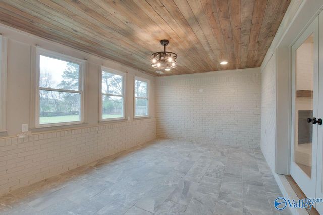 2042 Rosebury Lane SW, Huntsville, AL 35803