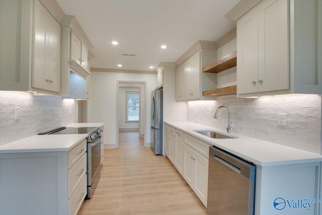 2042 Rosebury Lane SW, Huntsville, AL 35803