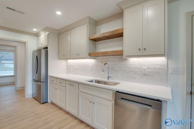 2042 Rosebury Lane SW, Huntsville, AL 35803