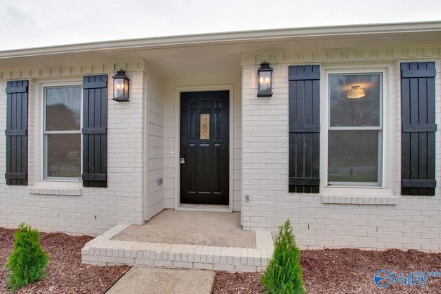 2042 Rosebury Lane SW, Huntsville, AL 35803