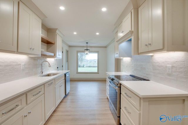 2042 Rosebury Lane SW, Huntsville, AL 35803