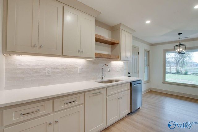 2042 Rosebury Lane SW, Huntsville, AL 35803