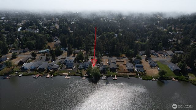 544 Mt Olympus Avenue SE, Ocean Shores, WA 98569