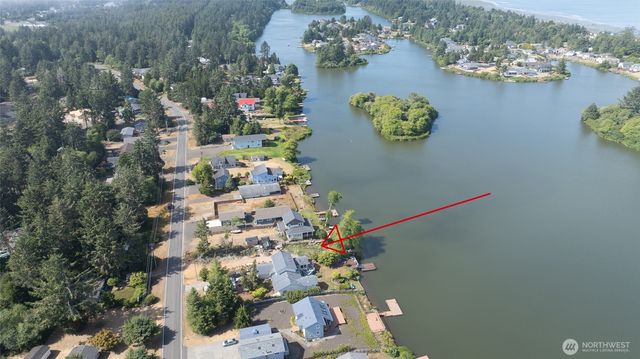 544 Mt Olympus Avenue SE, Ocean Shores, WA 98569