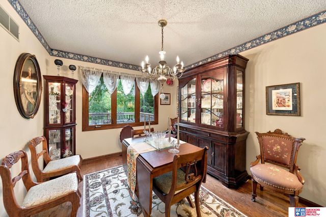 6621 Park Crest Court, Lincoln, NE 68506