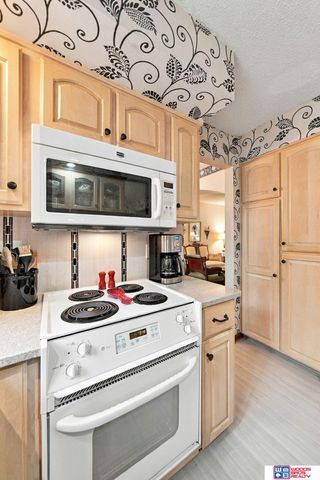 6621 Park Crest Court, Lincoln, NE 68506