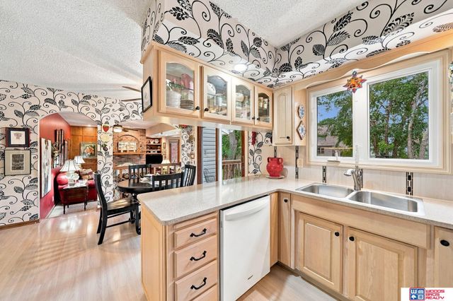 6621 Park Crest Court, Lincoln, NE 68506