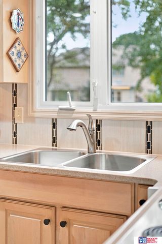 6621 Park Crest Court, Lincoln, NE 68506