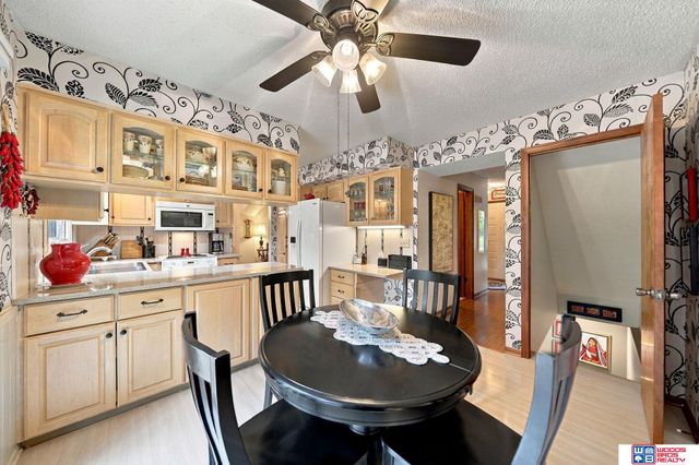 6621 Park Crest Court, Lincoln, NE 68506