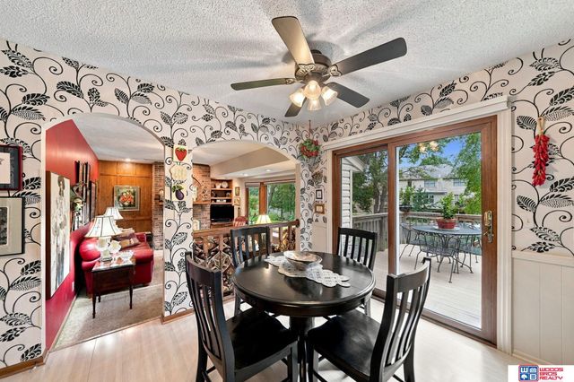 6621 Park Crest Court, Lincoln, NE 68506