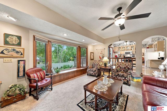 6621 Park Crest Court, Lincoln, NE 68506