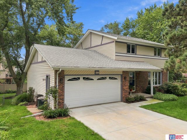 6621 Park Crest Court, Lincoln, NE 68506