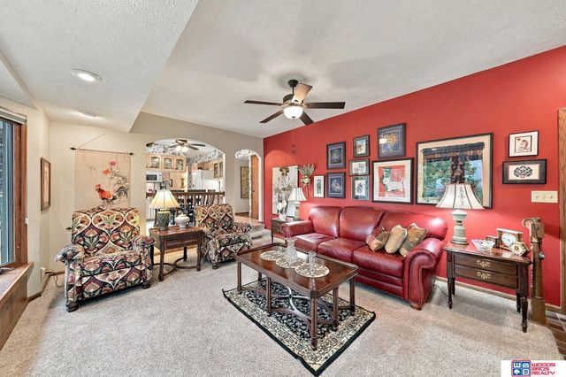 6621 Park Crest Court, Lincoln, NE 68506