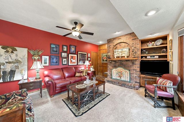 6621 Park Crest Court, Lincoln, NE 68506
