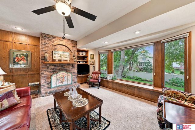 6621 Park Crest Court, Lincoln, NE 68506
