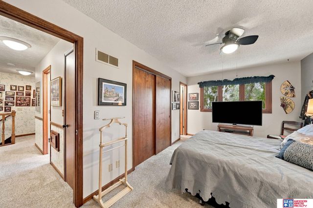 6621 Park Crest Court, Lincoln, NE 68506