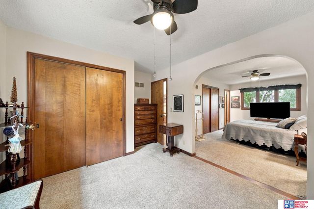 6621 Park Crest Court, Lincoln, NE 68506