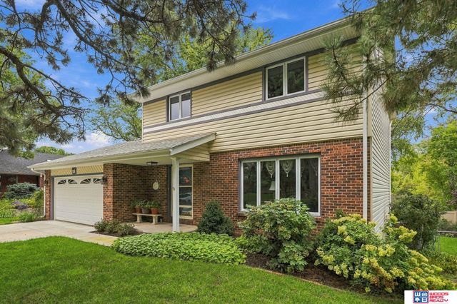 6621 Park Crest Court, Lincoln, NE 68506