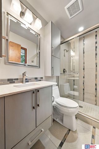 6621 Park Crest Court, Lincoln, NE 68506