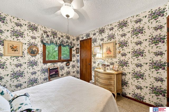 6621 Park Crest Court, Lincoln, NE 68506