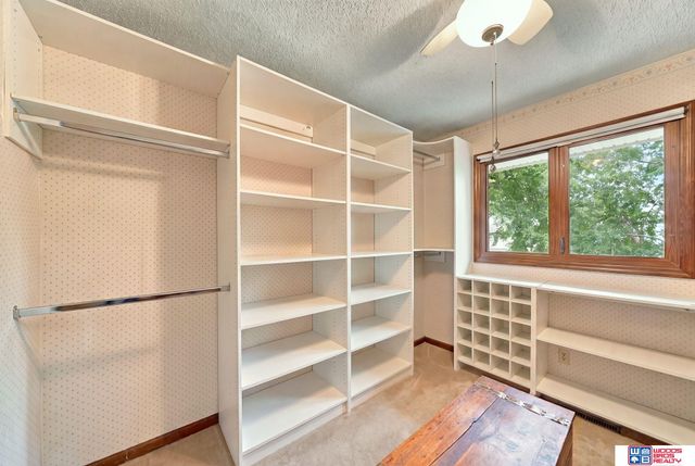 6621 Park Crest Court, Lincoln, NE 68506