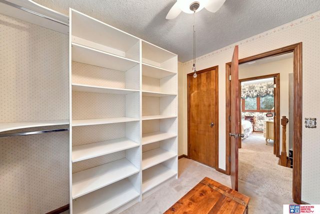 6621 Park Crest Court, Lincoln, NE 68506