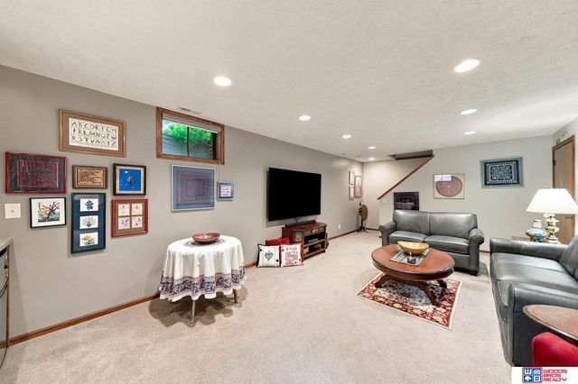 6621 Park Crest Court, Lincoln, NE 68506